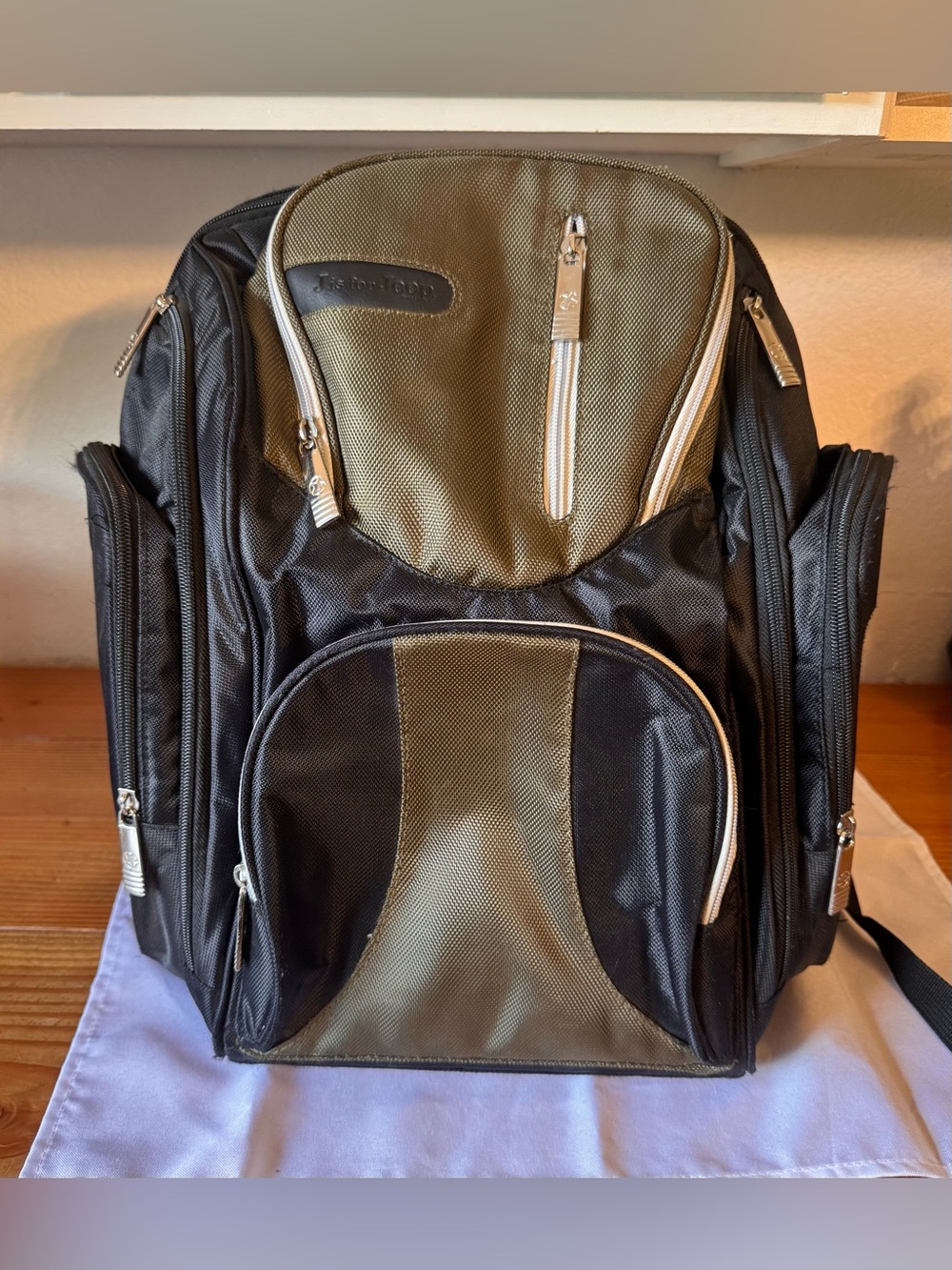 Jeep Backpack Black Olive Green Insulated Side Pocket Multiple Compartments